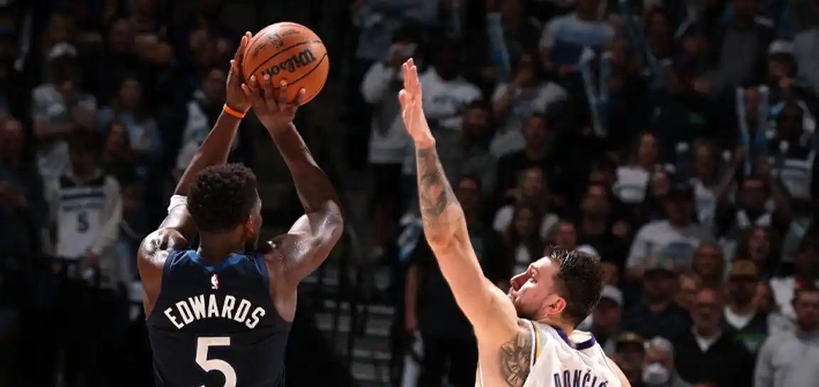 Kaiyun网页版-Doinb意外战胜西班牙队，出色防守引爆全场！引发球迷热议(西班牙人队最新战绩)