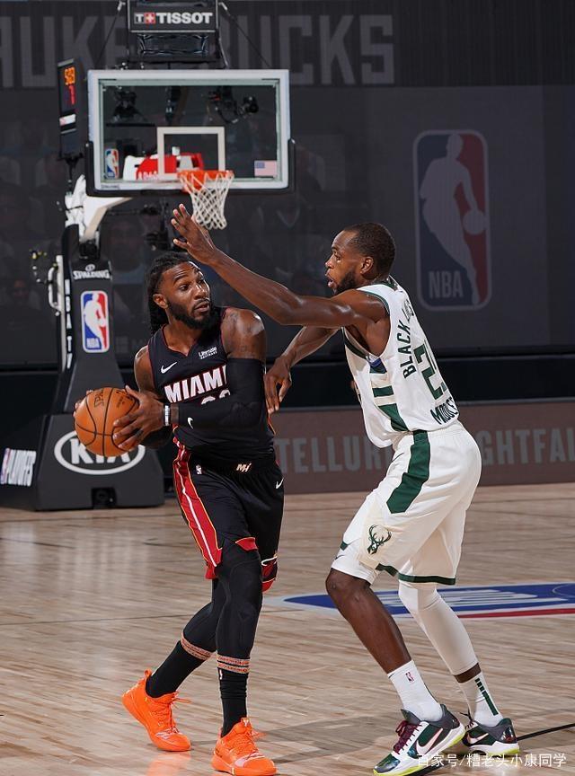 开云网页版中国官网-渝州雄鹿队小胜粤西雄鹿队，冲浪常规赛上演裁判判罚引热议！中场绞杀压制对手的简单介绍